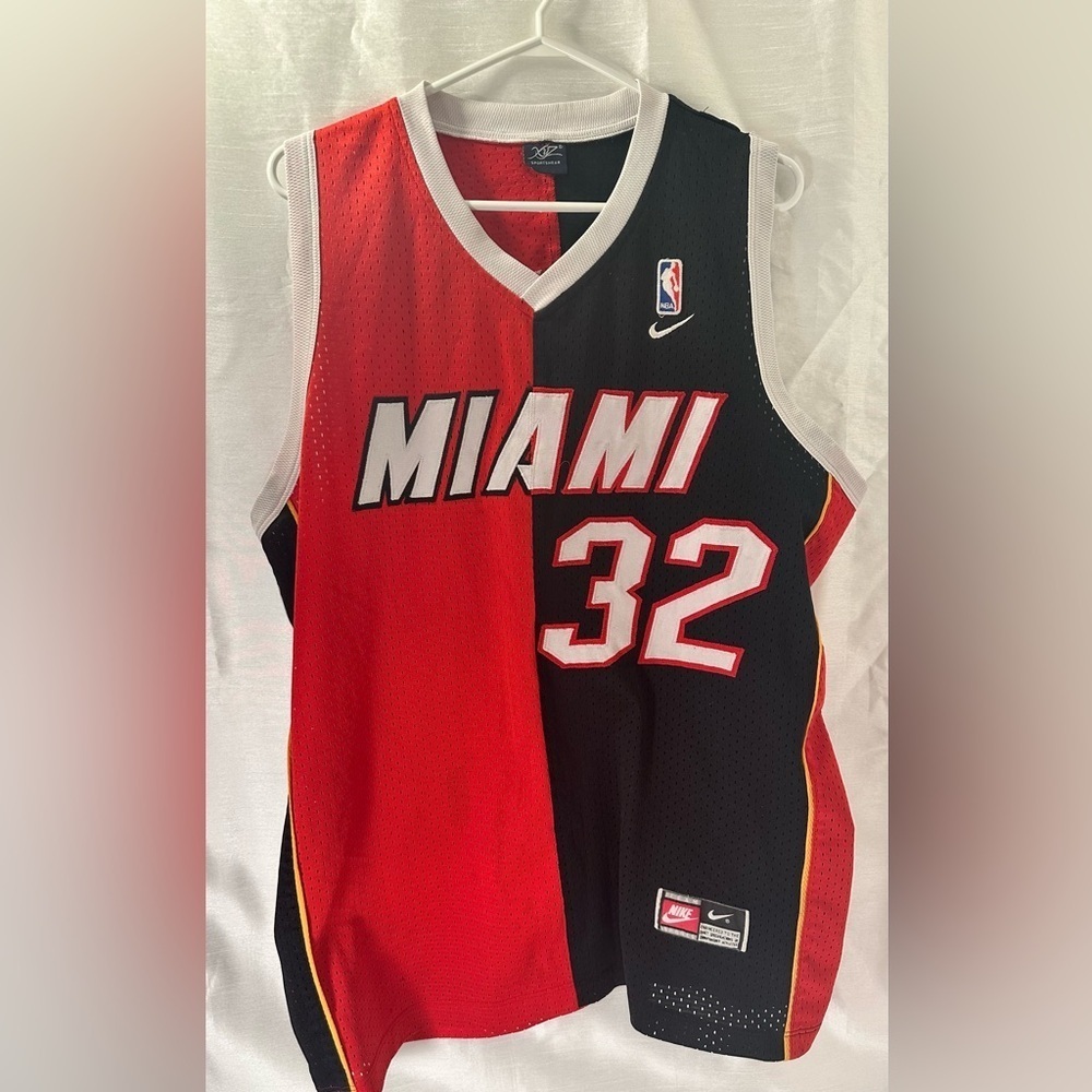 Vintage Nike Miami Heat Shaquille O’Neill Jersey Sz XL?